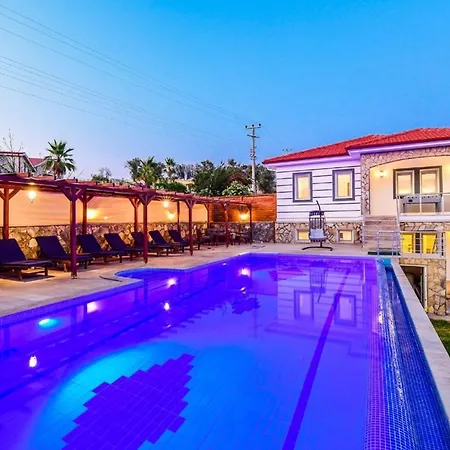 You Will Love This Luxury 4 Bedroom Villa, 1005