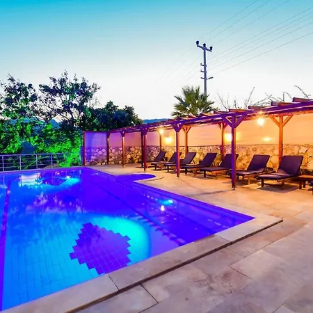 别墅 You Will Love This Luxury 4 Bedroom Villa, 1005 *