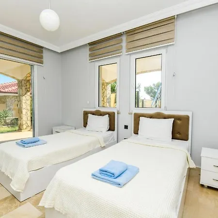 You Will Love This Luxury 4 Bedroom Villa, 1005 别墅