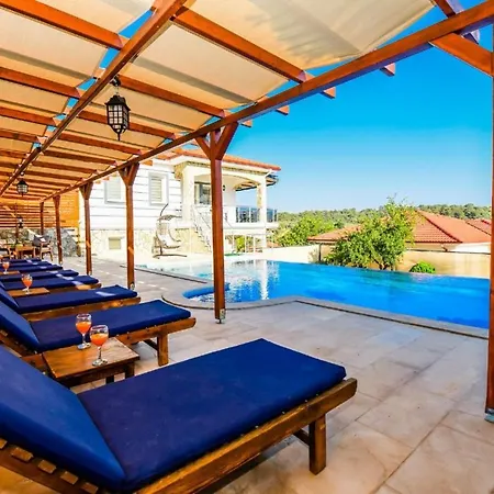 别墅 You Will Love This Luxury 4 Bedroom Villa, 1005 *