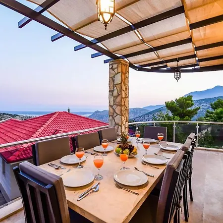 You Will Love This Luxury 4 Bedroom Villa, 1005