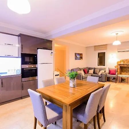 别墅 You Will Love This Luxury 4 Bedroom Villa, 1005 *
